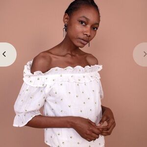 ✨ Meadows Blossom Top w/ Daisy Embroidery – Size 8 Dainty Romantic✨